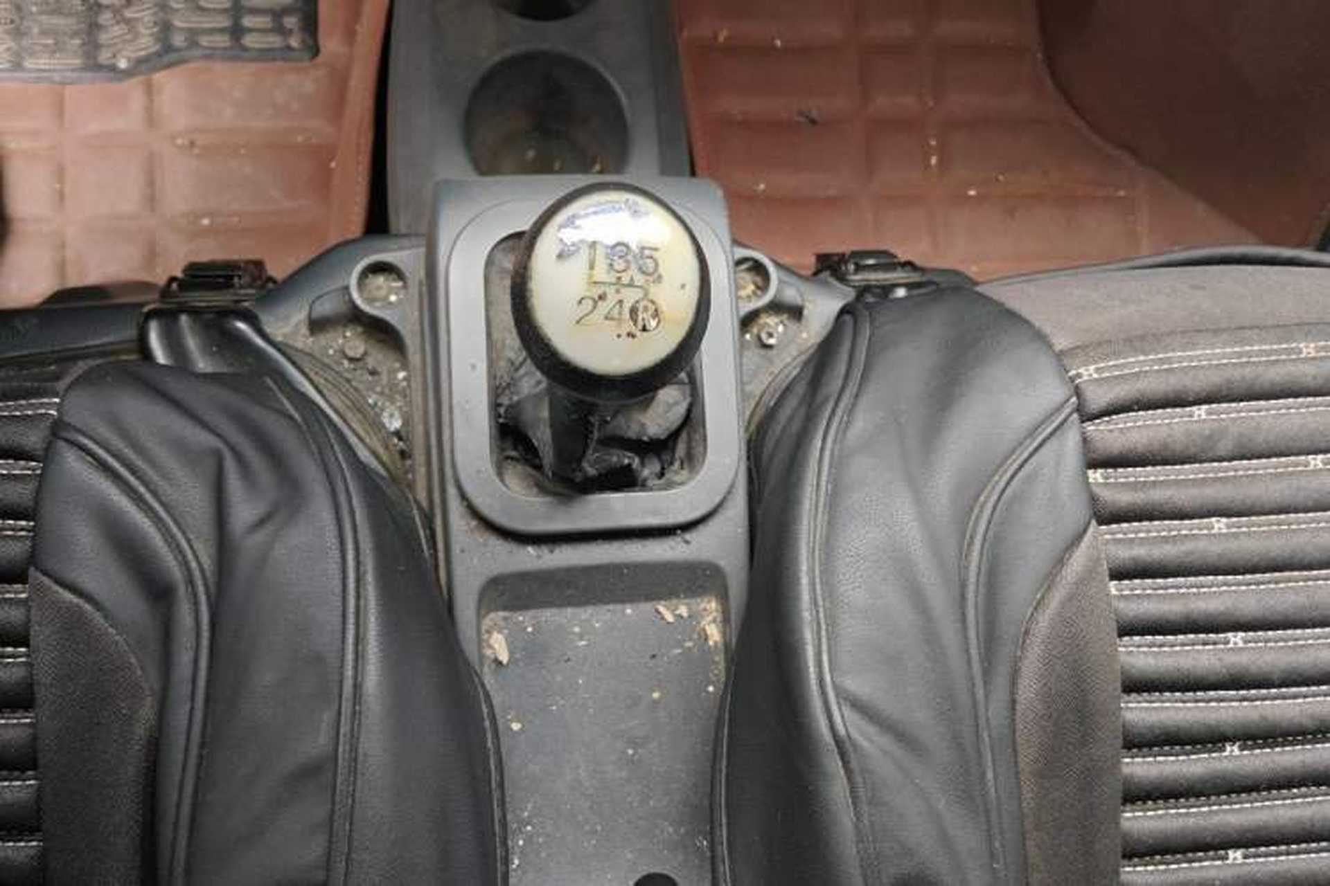 Used Dongfeng Xiaokang K07S 2015 1.2L Practical Version DK12-05 Gear Lever