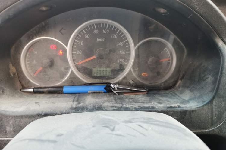 Used Dongfeng Xiaokang K07S 2015 1.0L Practical Version AF10-12 Odometer Close Up