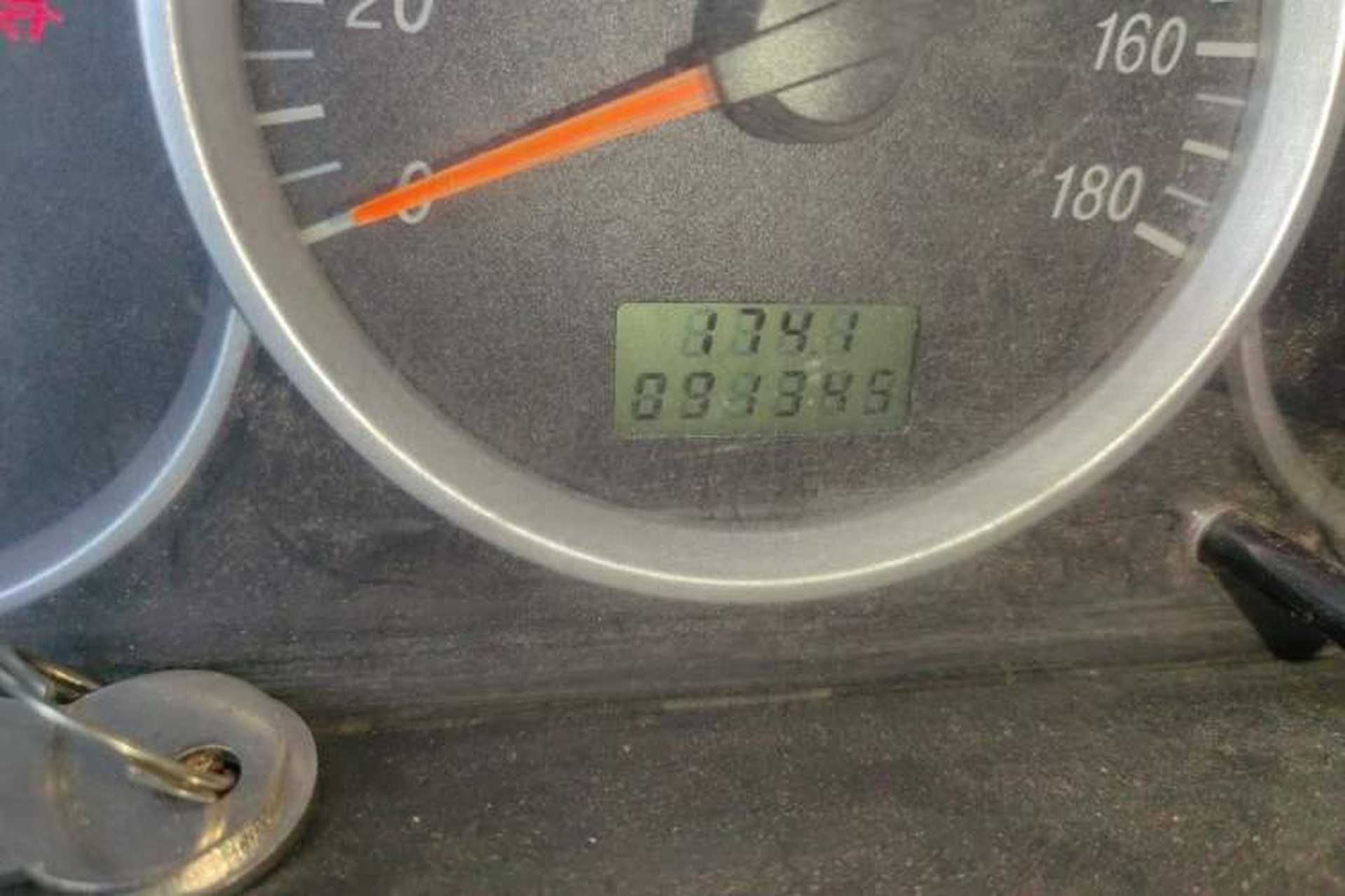 Used Dongfeng Xiaokang K07S 2015 1.2L Practical Version DK12-05 Odometer Close Up