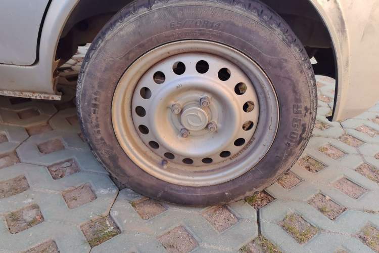 Used Dongfeng Xiaokang K07S 2015 1.0L Practical Version AF10-12 Right Front Wheel Hub