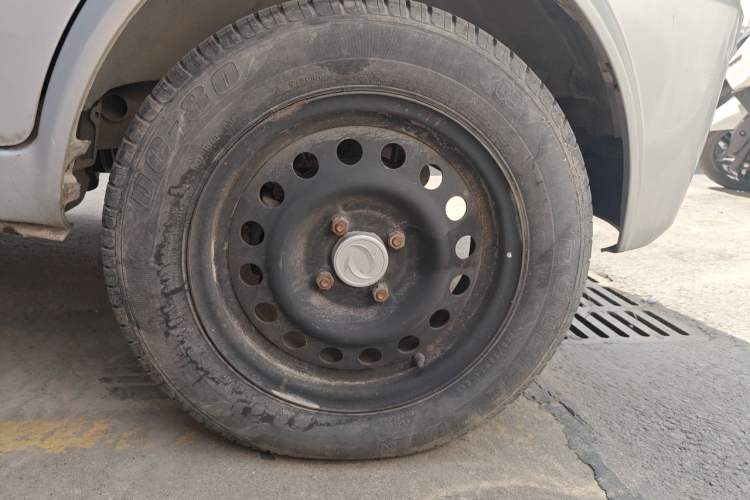 Used Dongfeng Xiaokang K07S 2015 1.2L Practical Version DK12-05 Right Front Wheel Hub