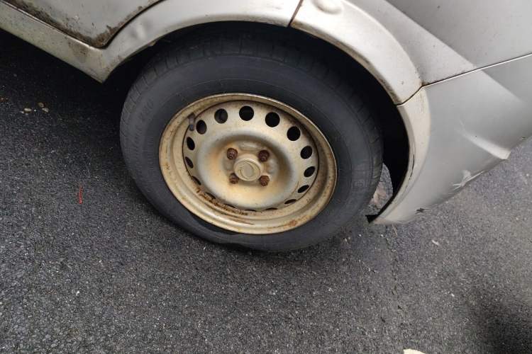Used Dongfeng Xiaokang K07S 2015 1.2L Practical Version DK12-05 Right Front Wheel Hub