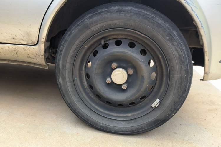 Used Dongfeng Xiaokang K07S 2015 1.2L Practical Version DK12-05 Right Front Wheel Hub