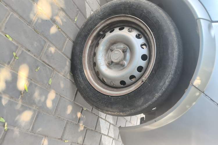 Used Dongfeng Xiaokang K07S 2015 1.2L Practical Version DK12-05 Right Front Wheel Hub