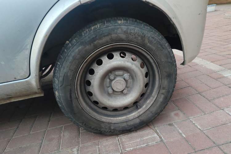 Used Dongfeng Xiaokang K07S 2015 1.0L Practical Version AF10-12 Right Front Wheel Hub