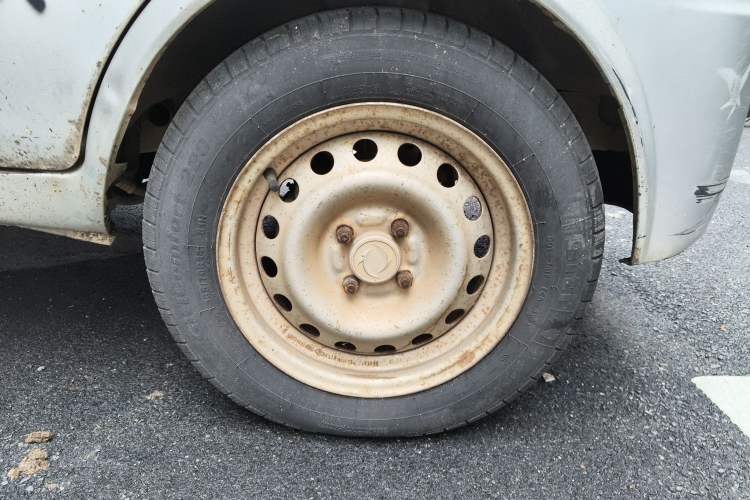 Used Dongfeng Xiaokang K07S 2015 1.2L Practical Version DK12-05 Right Front Wheel Hub