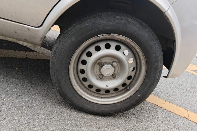 Used Dongfeng Xiaokang K07S 2015 1.2L Practical Version DK12-05 Right Front Wheel Hub