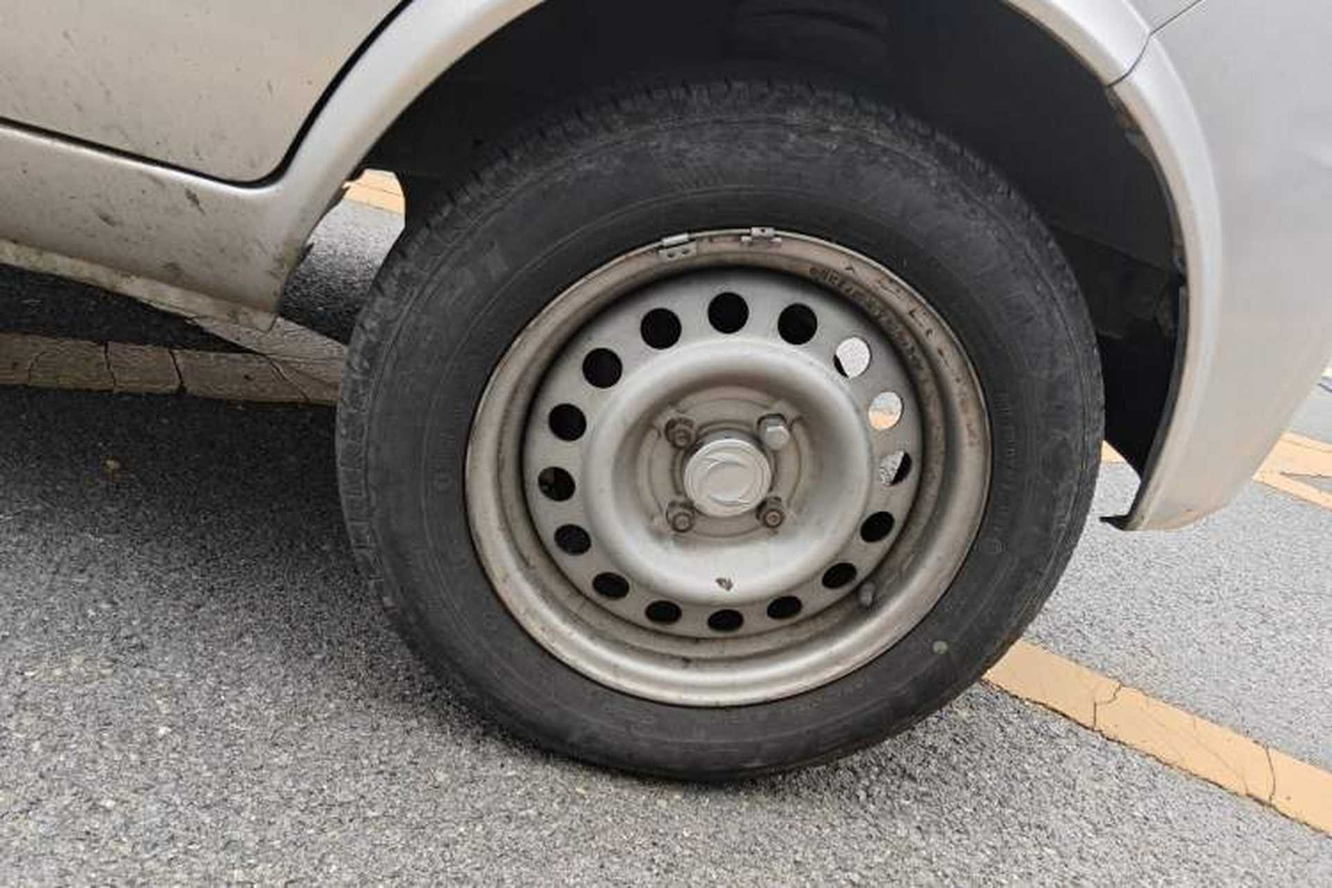 Used Dongfeng Xiaokang K07S 2015 1.2L Practical Version DK12-05 Right Front Wheel Hub