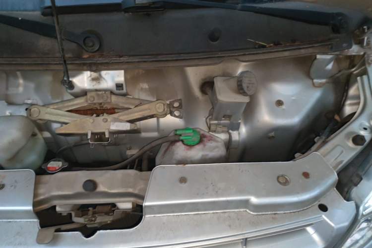 Used Dongfeng Xiaokang K07S 2015 1.2L Practical Version DK12-05 Engine Bay Left