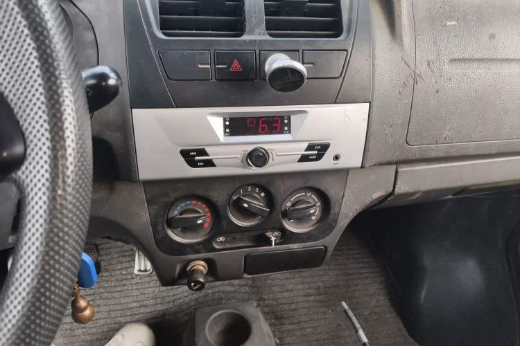 Used Dongfeng Xiaokang K07S 2015 1.2L Practical Version DK12-05 Audio And AC Panel