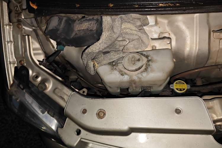 Used Dongfeng Xiaokang K07S 2015 1.2L Practical Version DK12-05 Engine Bay Right