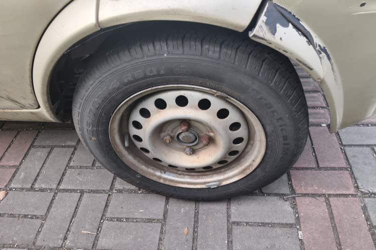 Used Dongfeng Xiaokang K07S 2015 1.2L Practical Version DK12-05 Right Front Wheel Hub