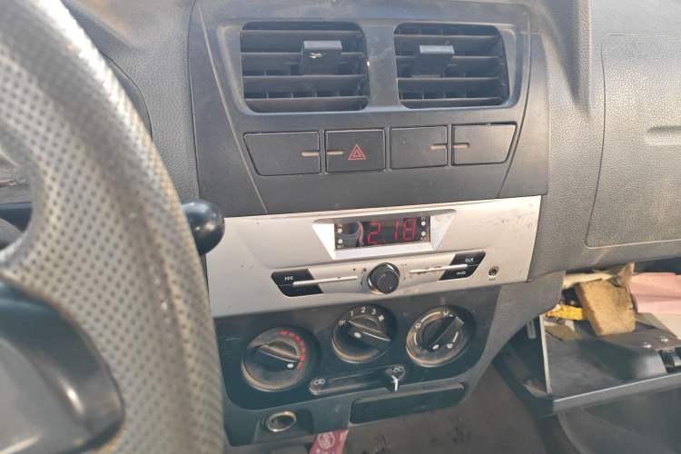 Used Dongfeng Xiaokang K07S 2016 1.0L Practical Version AF10-12 Audio And AC Panel