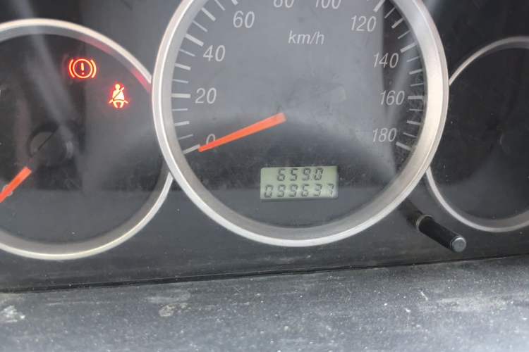 Used Dongfeng Xiaokang K07S 2016 1.2L Practical Version DK12-05 Odometer Close Up