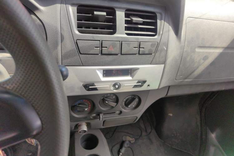 Used Dongfeng Xiaokang K07S 2016 1.2L Practical Version DK12-10 Audio And AC Panel