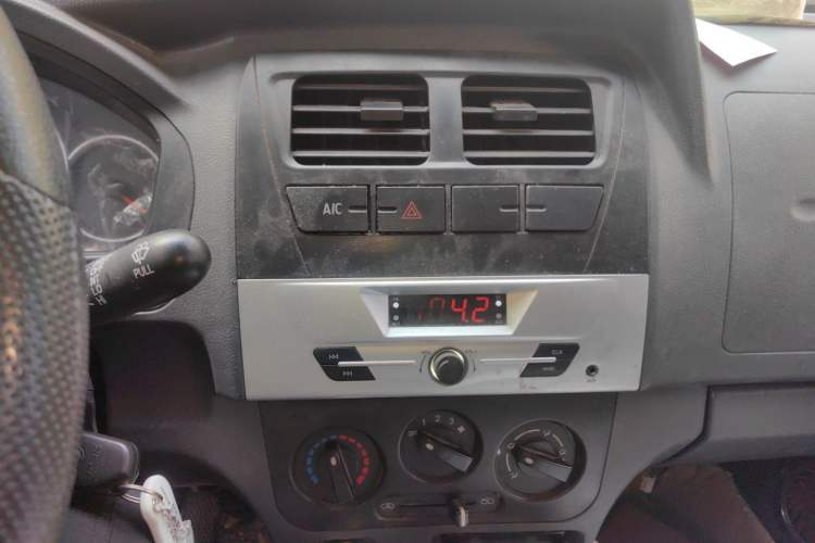 Used Dongfeng Xiaokang K07S 2016 1.2L Practical Version DK12-10 Audio And AC Panel