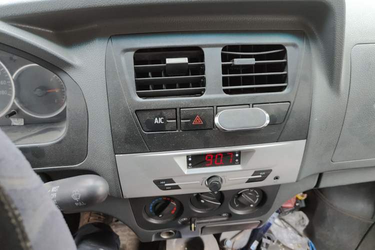 Used Dongfeng Xiaokang K07S 2016 1.2L Practical Version DK12-10 Audio And AC Panel