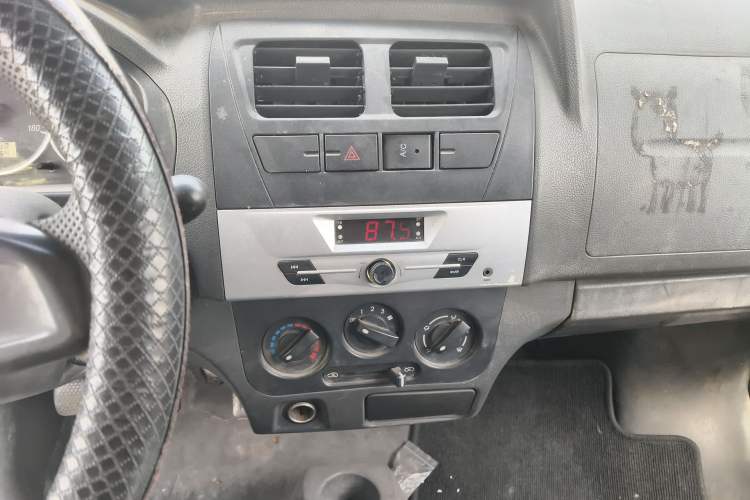 Used Dongfeng Xiaokang K07S 2016 1.2L Practical Version DK12-10 Audio And AC Panel