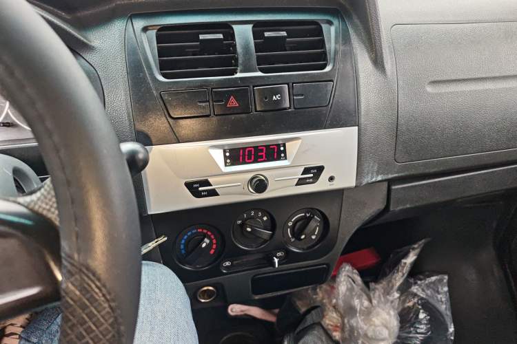 Used Dongfeng Xiaokang K07S 2016 1.2L Practical Version DK12-10 Audio And AC Panel