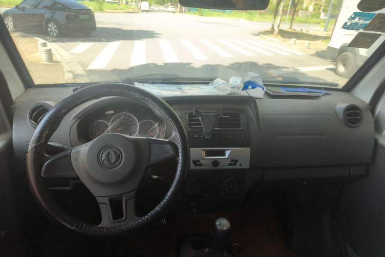 Used Dongfeng Xiaokang K07S 2016 1.2L Practical Version DK12-10 Center Console