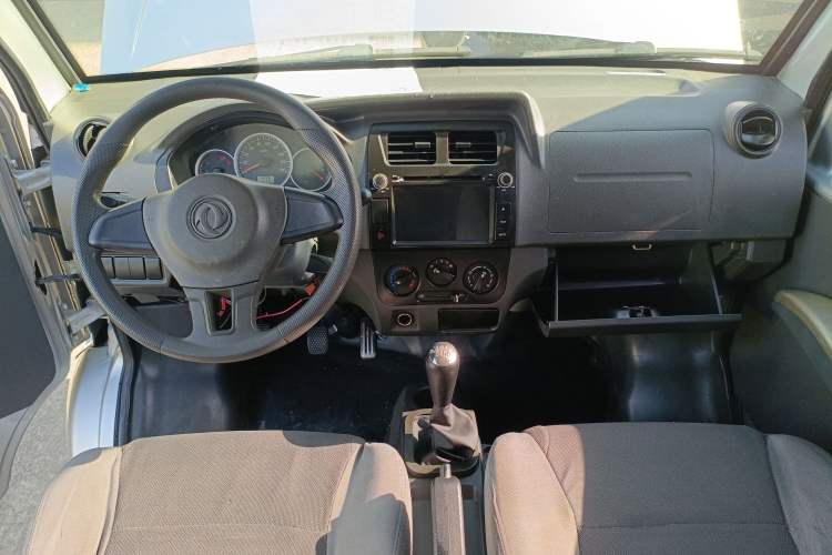 Used Dongfeng Xiaokang K07S 2016 1.2L Standard Edition DK12-10 Center Console