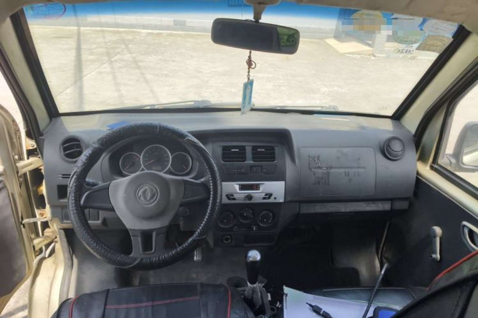 Used Dongfeng Xiaokang K07S 2016 1.2L Practical Version DK12-10 Center Console