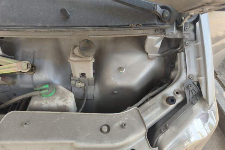 Used Dongfeng Xiaokang K07S 2016 1.2L Practical Version DK12-10 Engine Bay Left
