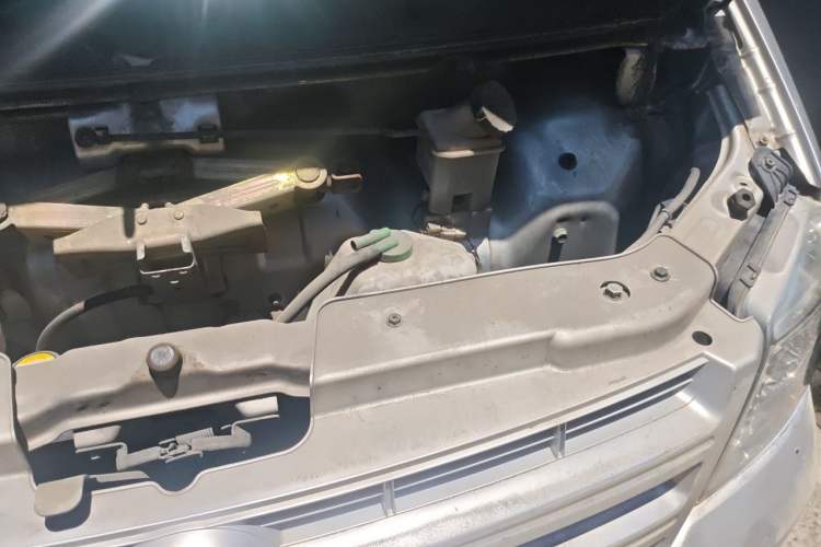 Used Dongfeng Xiaokang K07S 2016 1.2L Practical Version DK12-10 Engine Bay Left