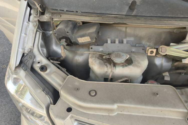 Used Dongfeng Xiaokang K07S 2016 1.2L Practical Version DK12-10 Engine Bay Right