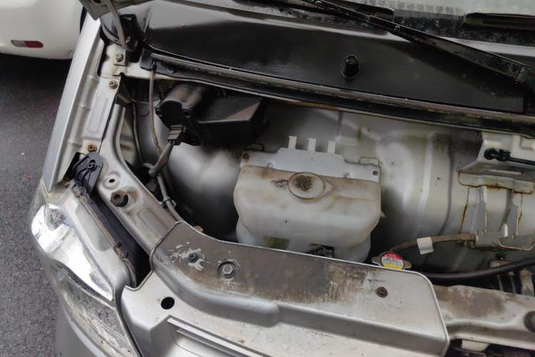 Used Dongfeng Xiaokang K07S 2016 1.2L Practical Version DK12-10 Engine Bay Right