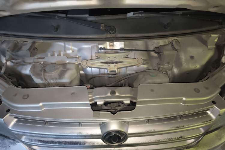 Used Dongfeng Xiaokang K07S 2016 1.0L Practical Version DK10 Engine Bay
