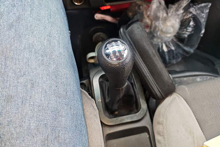 Used Dongfeng Xiaokang K07S 2016 1.2L Practical Version DK12-10 Gear Lever