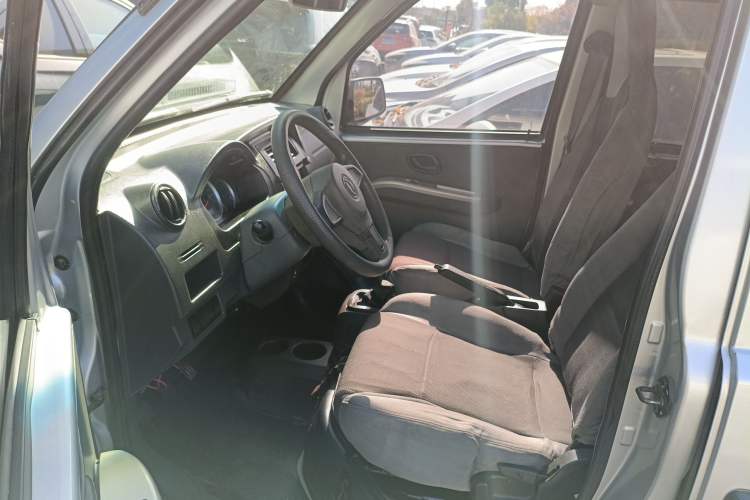 Used Dongfeng Xiaokang K07S 2016 1.2L Standard Edition DK12-10 Left Front Seat