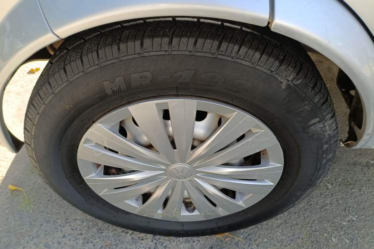Used Dongfeng Xiaokang K07S 2016 1.2L Standard Edition DK12-10 Left Front Wheel Hub