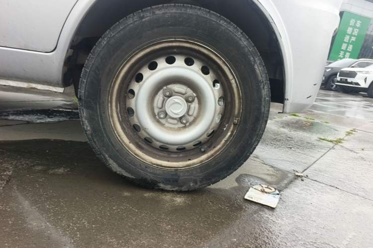 Used Dongfeng Xiaokang K07S 2016 1.0L Practical Version BG10 Right Front Wheel Hub
