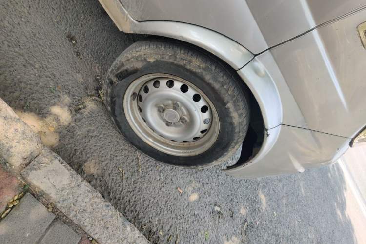 Used Dongfeng Xiaokang K07S 2016 1.0L Practical Version AF11-05 Right Front Wheel Hub