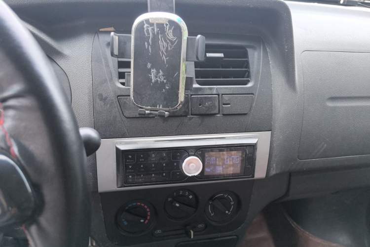Used Dongfeng Xiaokang K07S 2016 1.2L Practical Version DK12-10 Audio And AC Panel