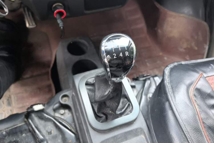 Used Dongfeng Xiaokang K07S 2016 1.2L Practical Version DK12-10 Gear Lever