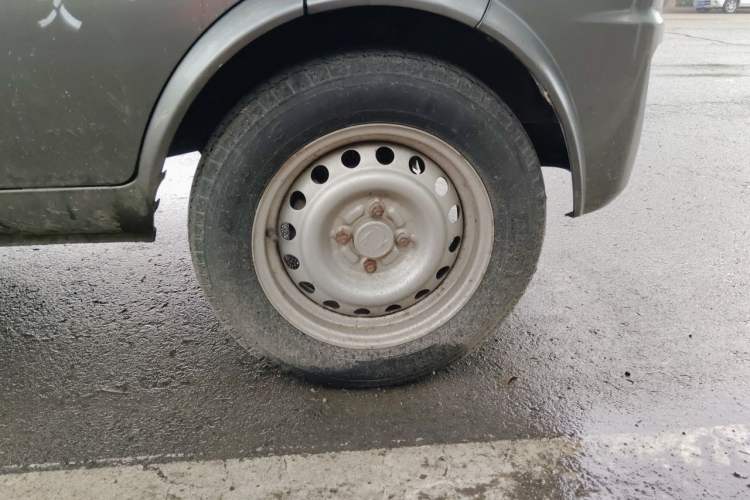 Used Dongfeng Xiaokang K07S 2016 1.0L Practical Version AF11-05 Right Front Wheel Hub