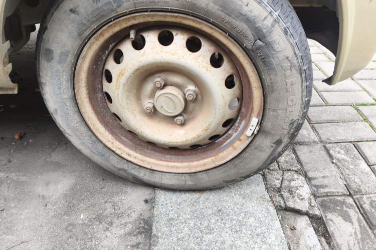 Used Dongfeng Xiaokang K07S 2016 1.0L Practical Version AF11-05 Right Front Wheel Hub