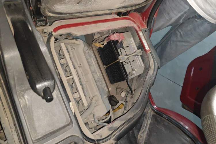 Used Dongfeng Xiaokang K07S 2017 1.2L Practical Version DK12-10 Engine Bay Left
