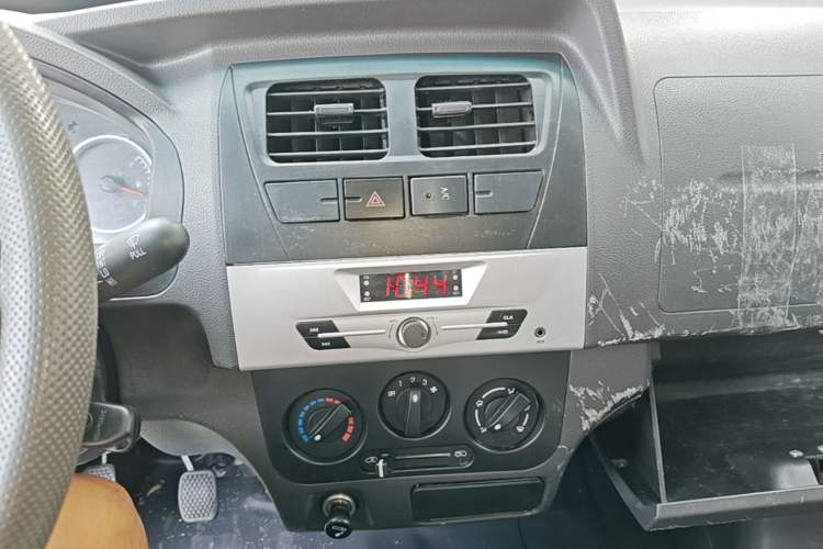 Used Dongfeng Xiaokang K07S 2017 1.2L Practical Version DK12-10 Audio And AC Panel