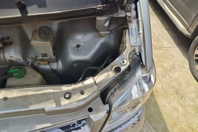 Used Dongfeng Xiaokang K07S 2017 1.2L Practical Version DK12-10 Engine Bay Left