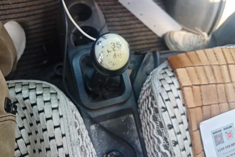 Used Dongfeng Xiaokang K07S 2017 1.2L Practical Version DK12-10 Gear Lever