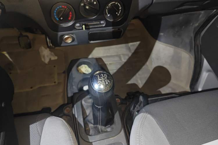 Used Dongfeng Xiaokang K07S 2017 1.2L Practical Version DK12-10 Gear Lever