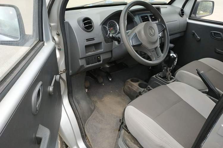 Used Dongfeng Xiaokang K07S 2017 1.2L Practical Version DK12-10 Interior 3