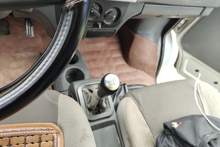 Used Dongfeng Xiaokang K07S 2017 1.2L Practical Version DK12-10 Interior 6
