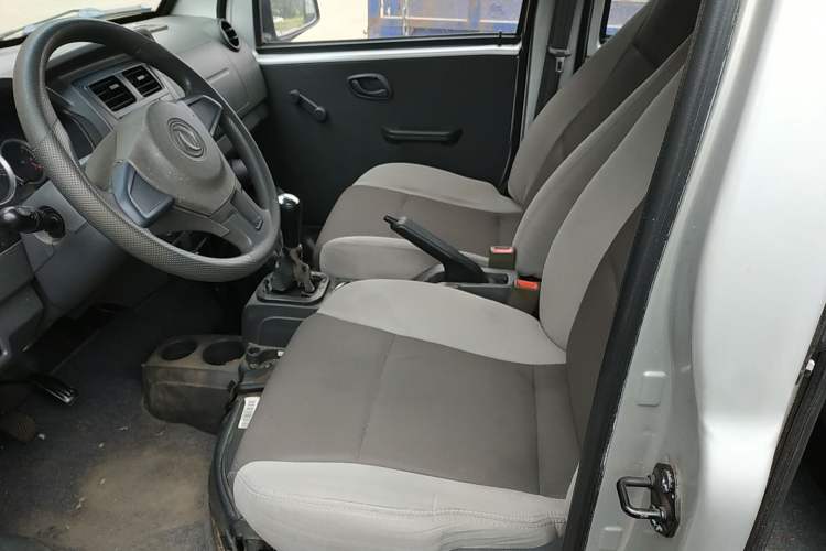 Used Dongfeng Xiaokang K07S 2017 1.2L Practical Version DK12-10 Left Front Seat