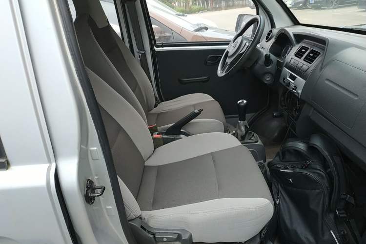 Used Dongfeng Xiaokang K07S 2017 1.2L Practical Version DK12-10 Right Front Seat