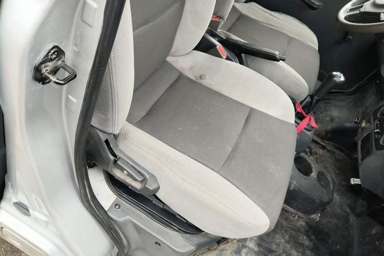 Used Dongfeng Xiaokang K07S 2017 1.2L Practical Version DK12-10 Right Front Seat